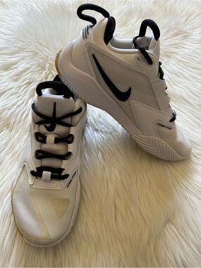 Nike HyperAce 3 Volleyball Sneakers